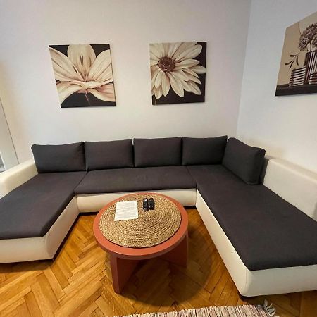 Interbellic Flat Apartment Букурещ Екстериор снимка