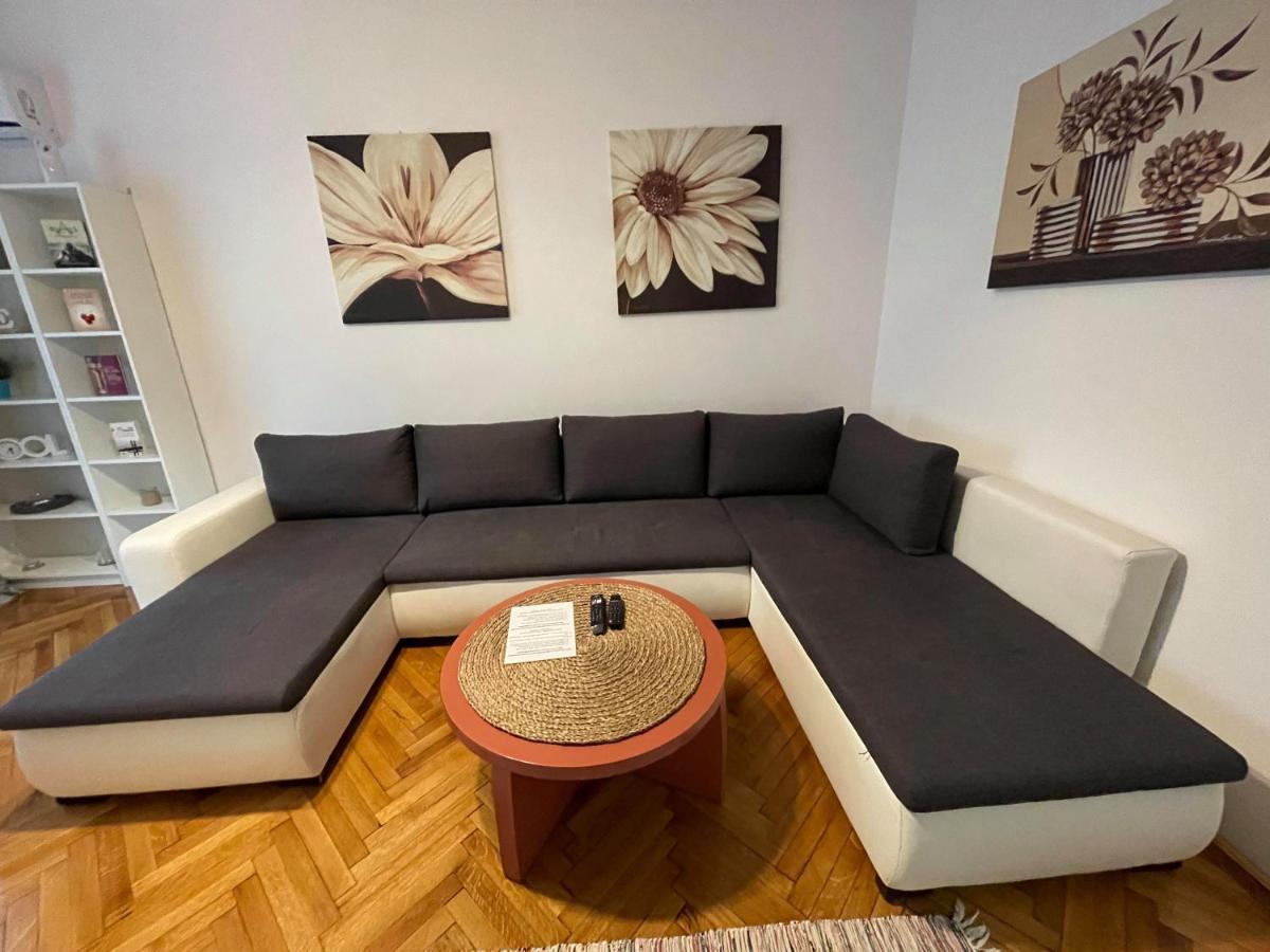 Interbellic Flat Apartment Букурещ Екстериор снимка